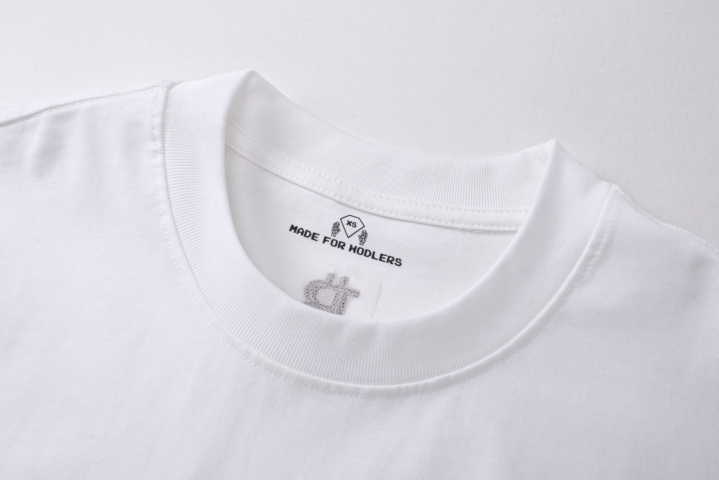 Hodler, Neck Tag